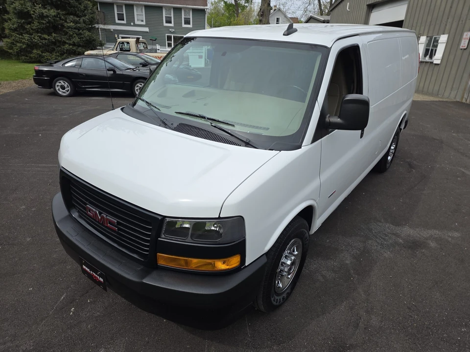 2018 GMC Savana - Image 31 of 31