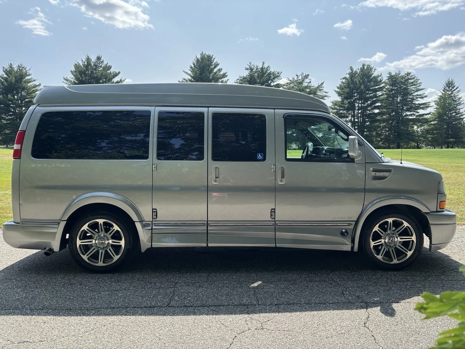 2018 GMC Savana - Image 5 of 24