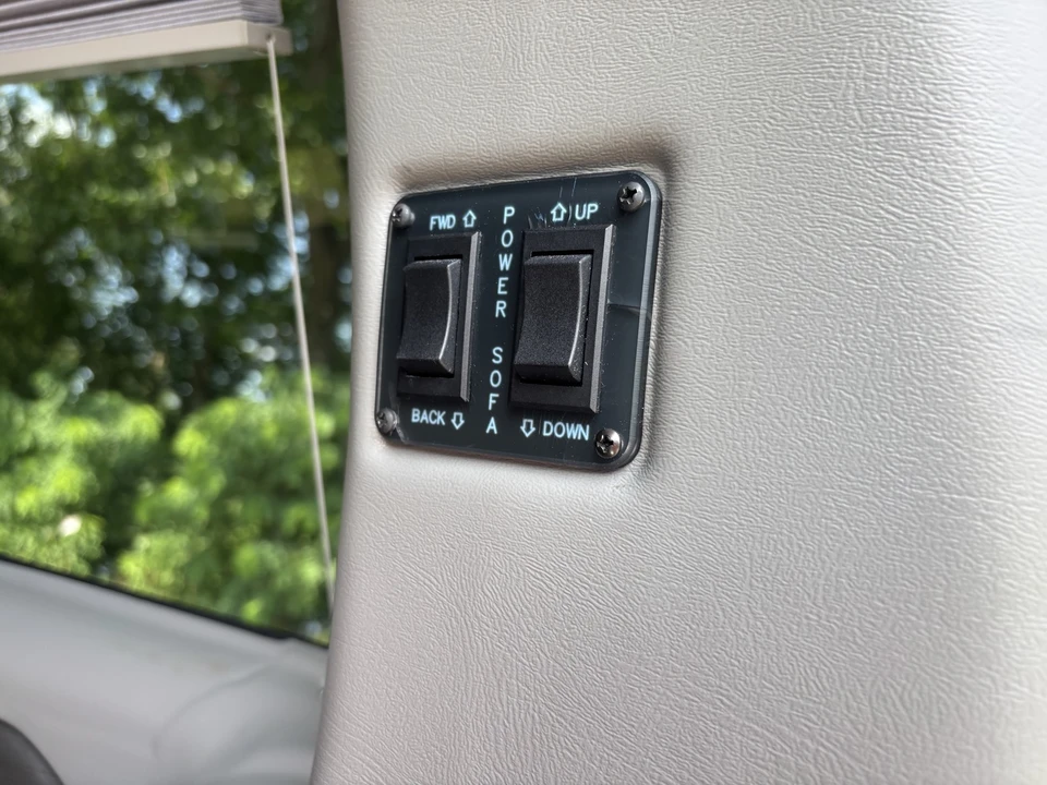 2018 GMC Savana - Image 13 of 24