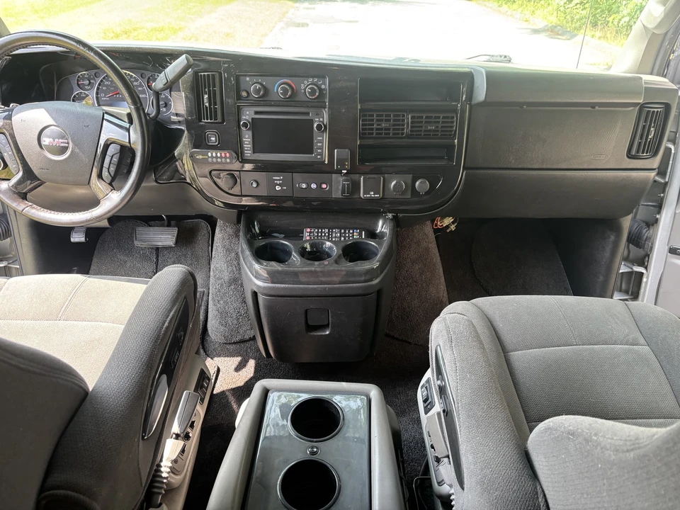 2018 GMC Savana - Image 15 of 24