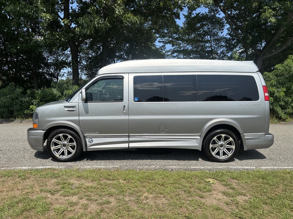 2018 GMC Savana - Image 3 of 24