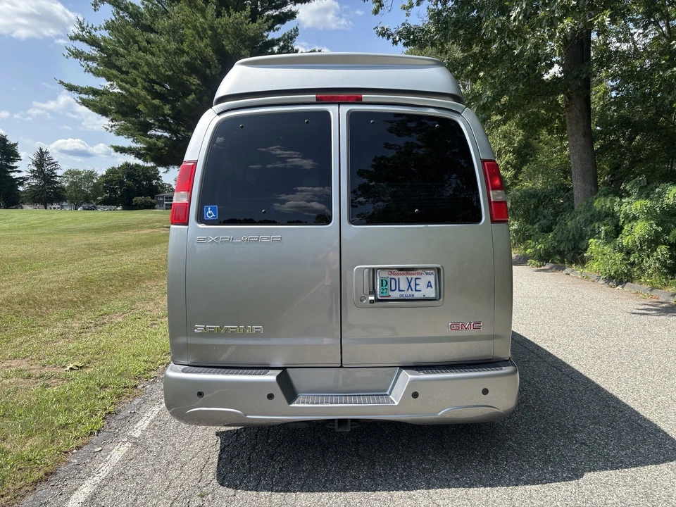 2018 GMC Savana - Image 17 of 24