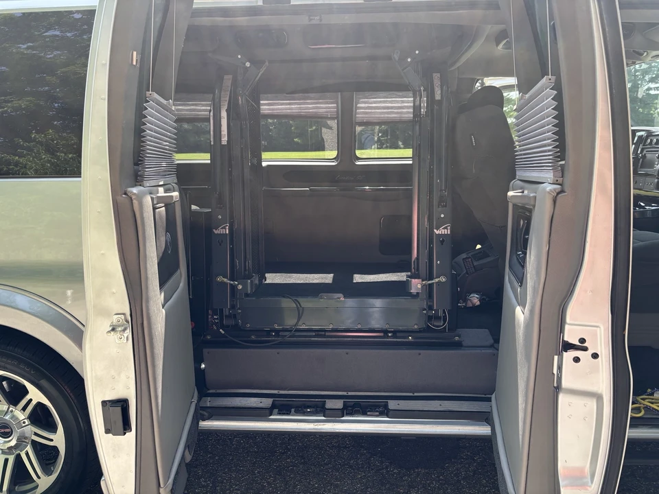 2018 GMC Savana - Image 6 of 24