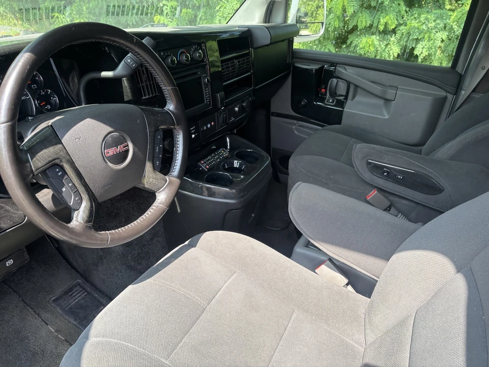 2018 GMC Savana - Image 8 of 24