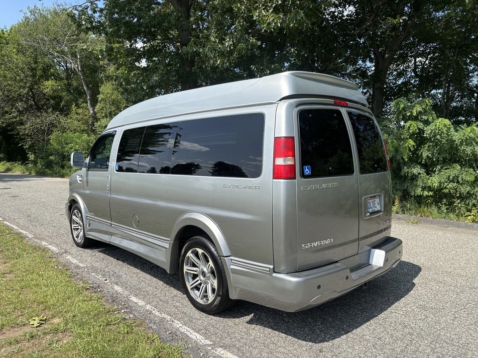2018 GMC Savana - Image 7 of 24