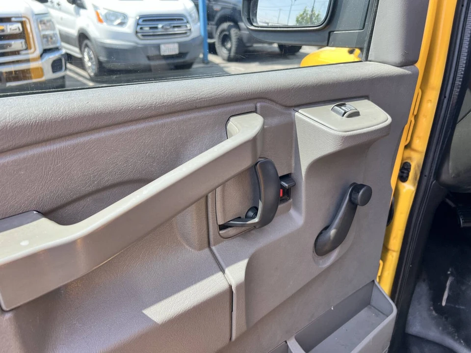 2018 GMC Savana - Image 15 of 19