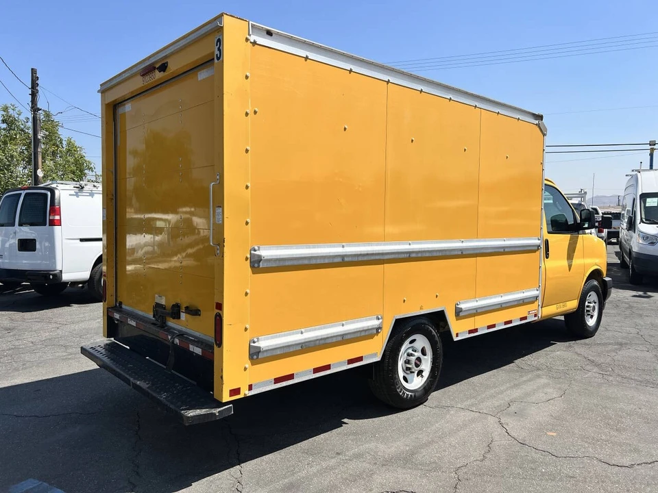 2018 GMC Savana - Image 5 of 19