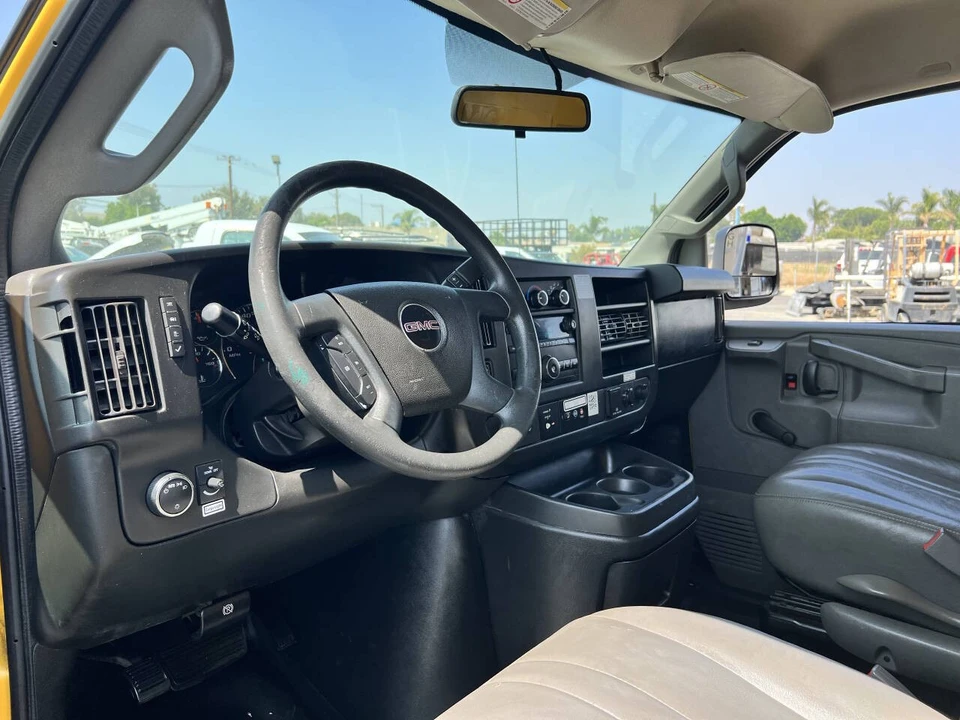 2018 GMC Savana - Image 16 of 19