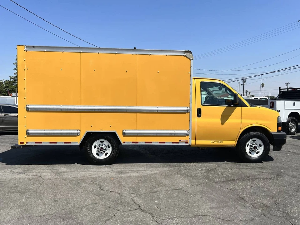 2018 GMC Savana - Image 4 of 19