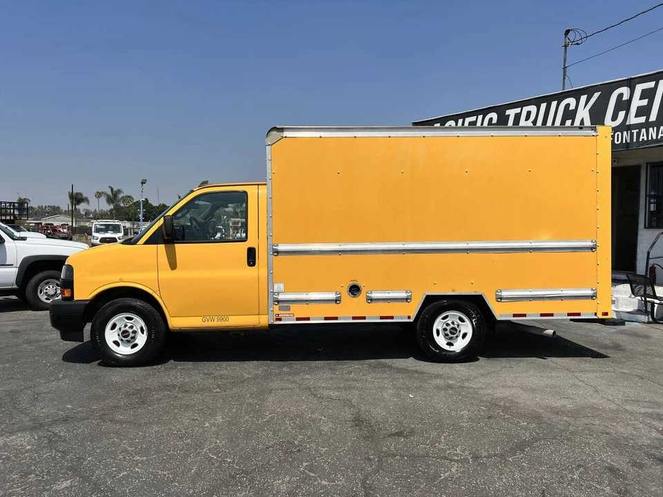 2018 GMC Savana - Image 12 of 19