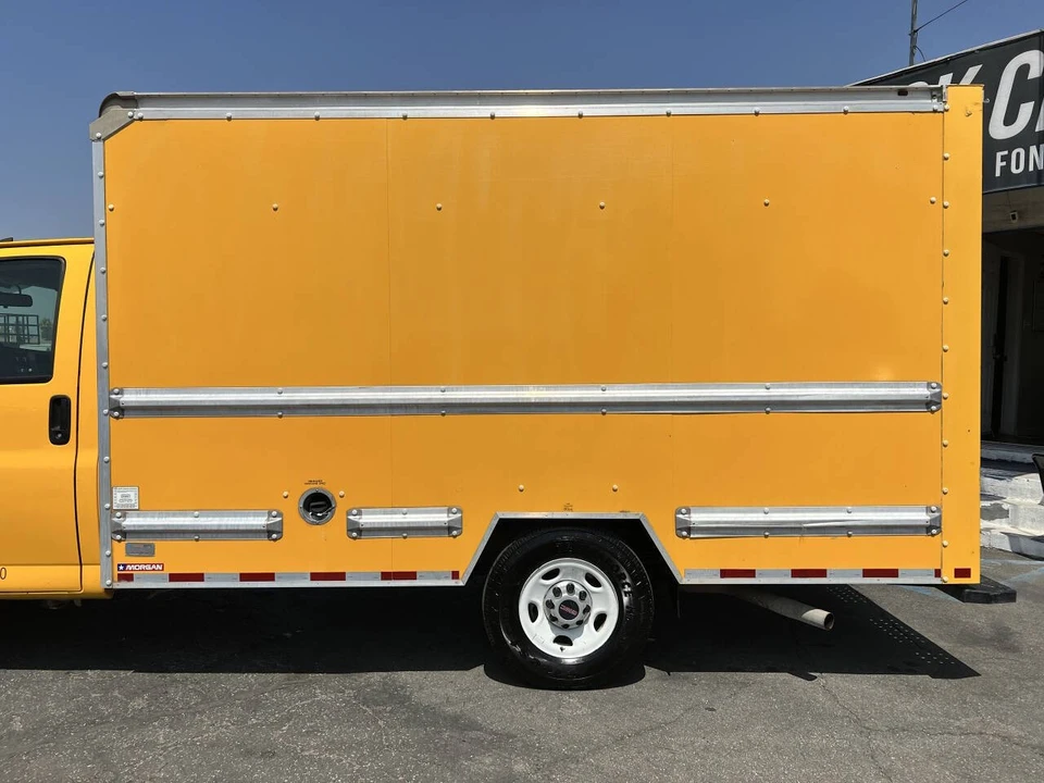2018 GMC Savana - Image 13 of 19