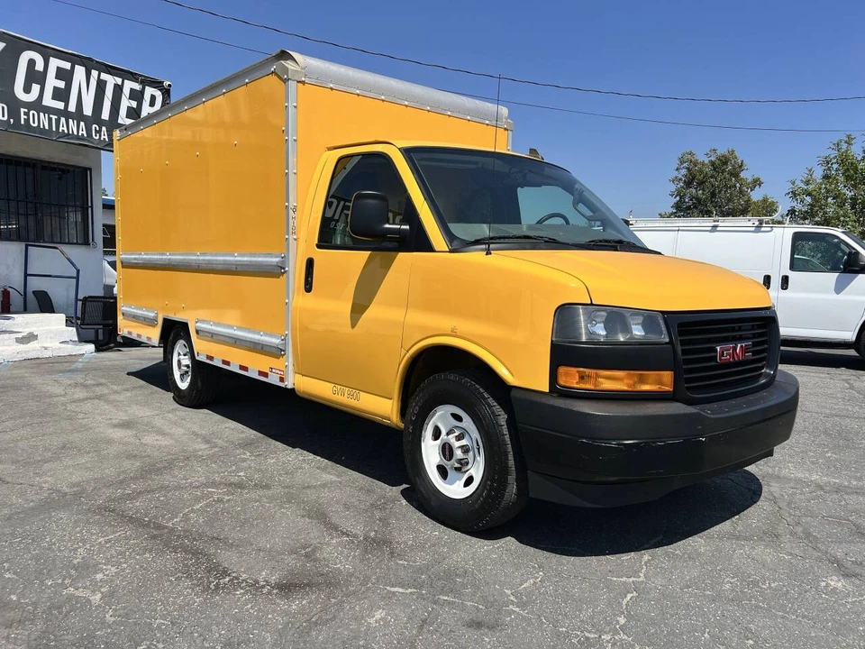 2018 GMC Savana - Image 3 of 19