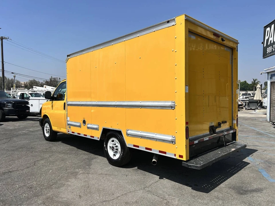 2018 GMC Savana - Image 11 of 19