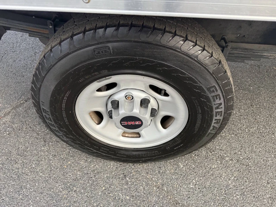 2018 GMC Savana - Image 10 of 12