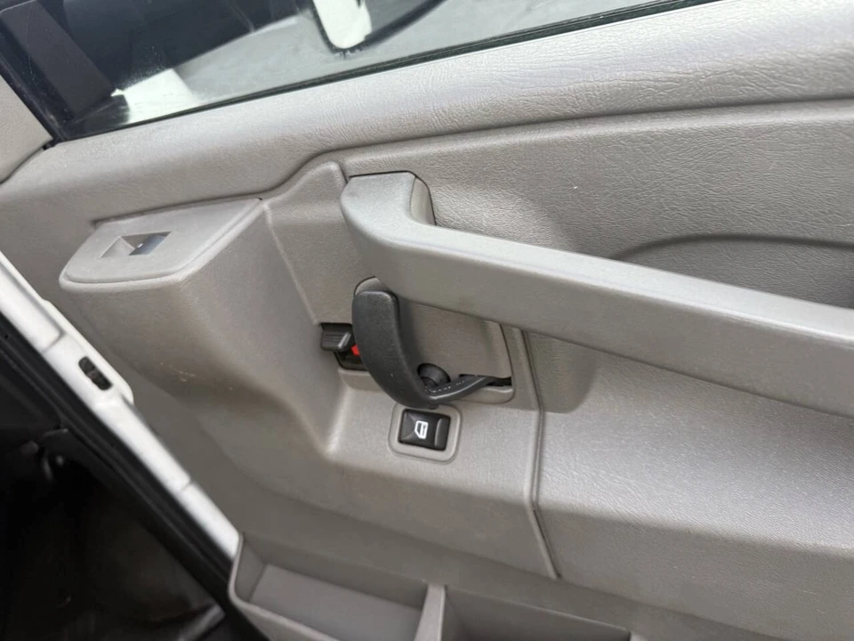 2018 GMC Savana - Image 13 of 21