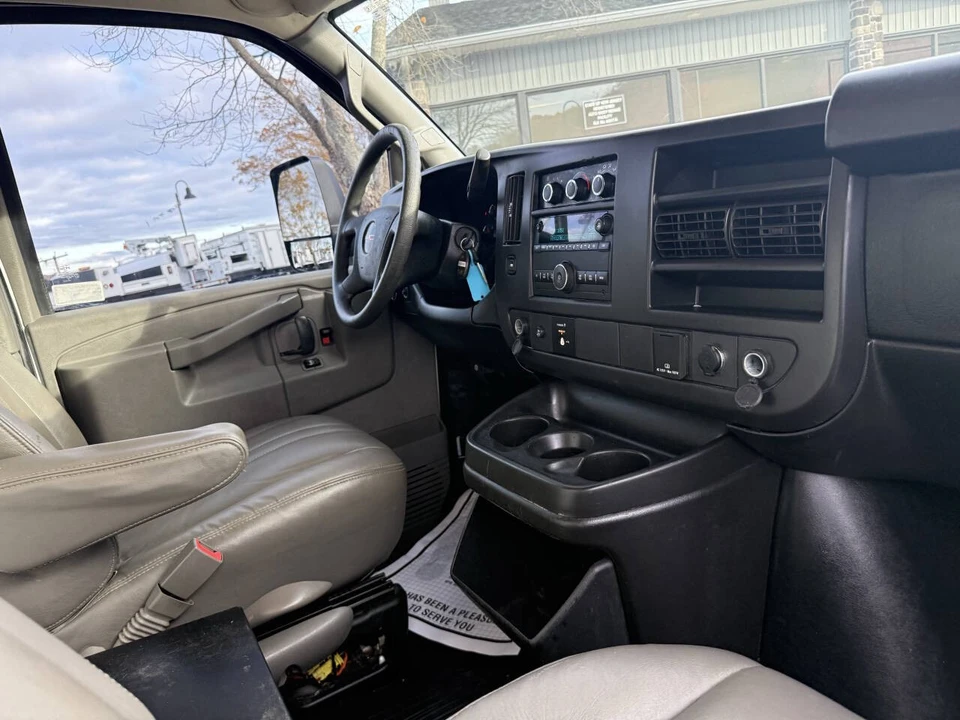 2018 GMC Savana - Image 15 of 21