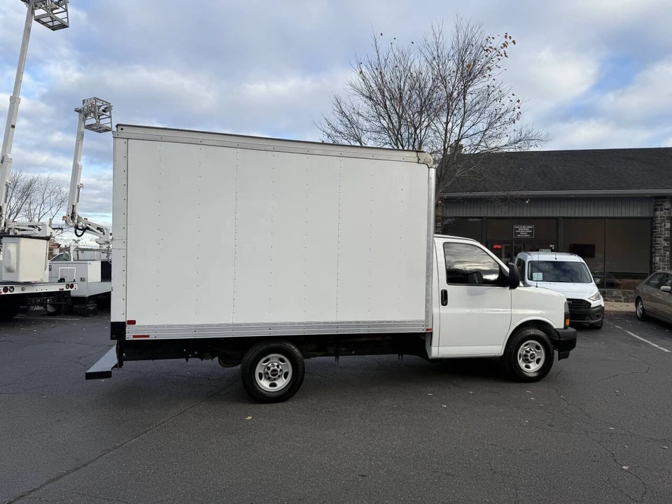 2018 GMC Savana - Image 6 of 12