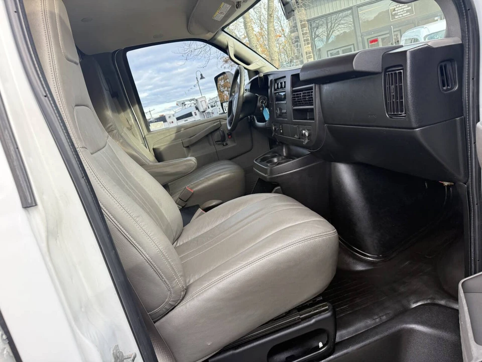2018 GMC Savana - Image 14 of 21