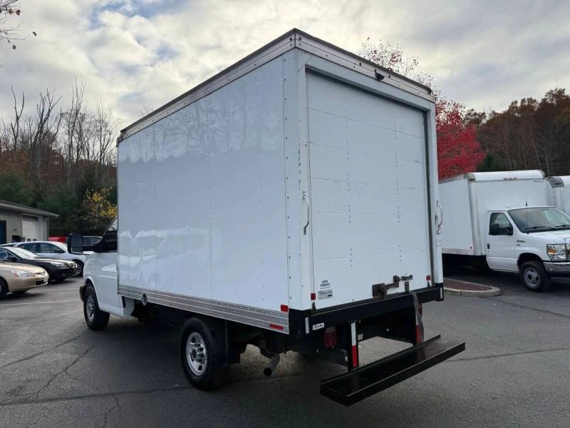 2018 GMC Savana - Image 4 of 12