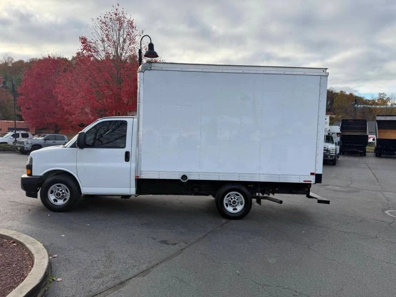 2018 GMC Savana - Image 3 of 12