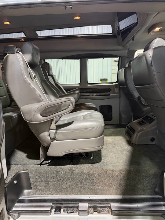 2018 GMC Savana - Image 7 of 8