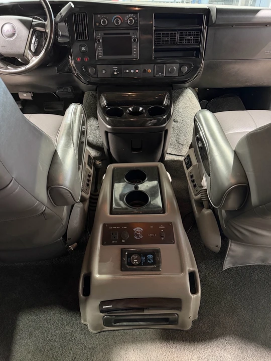 2018 GMC Savana - Image 5 of 8