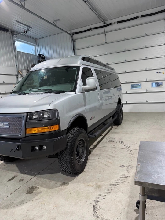 2018 GMC Savana - Image 2 of 8
