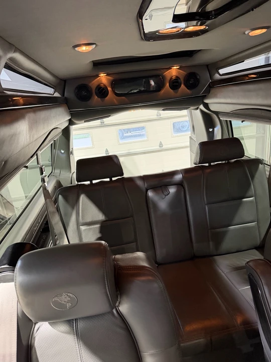 2018 GMC Savana - Image 6 of 8