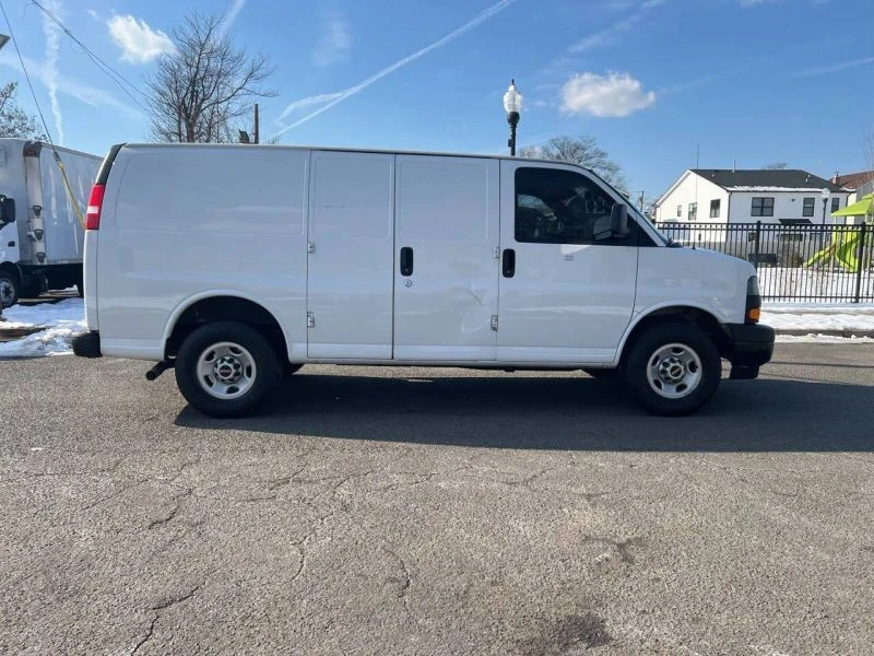 2018 GMC Savana - Image 3 of 12