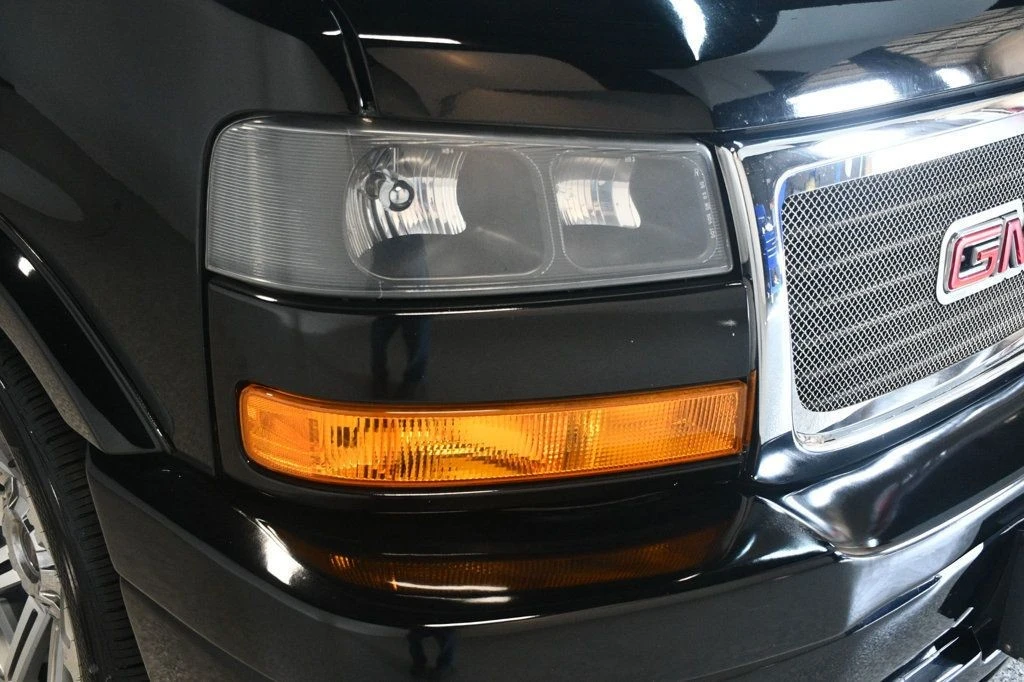 2018 GMC Savana - Image 10 of 12