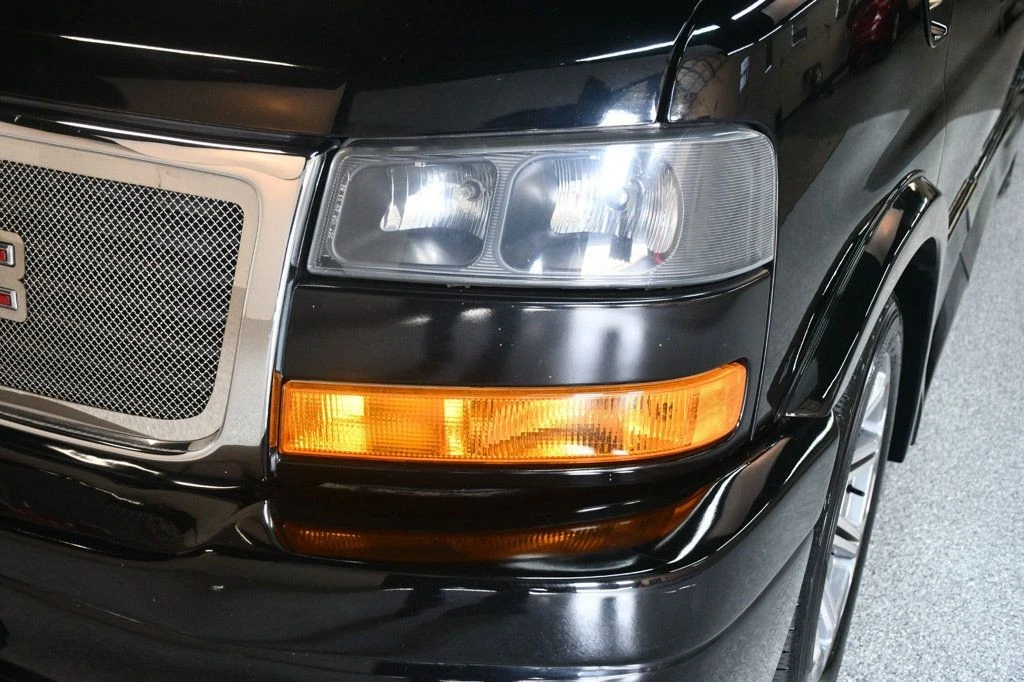 2018 GMC Savana - Image 11 of 12