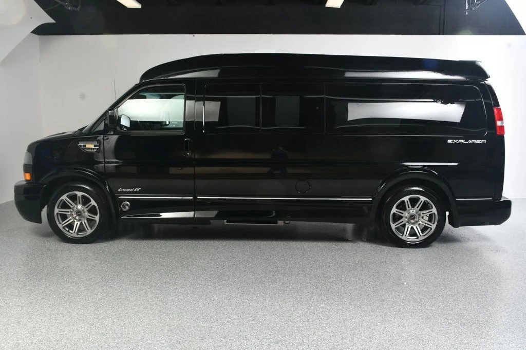 2018 GMC Savana - Image 3 of 12