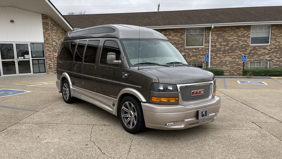 2018 GMC Savana - Image 10 of 31