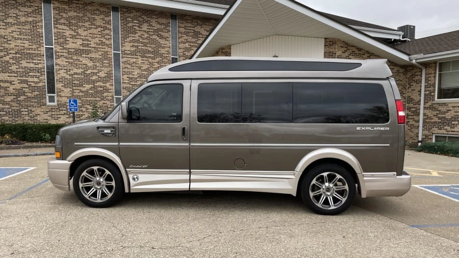 2018 GMC Savana - Image 11 of 31