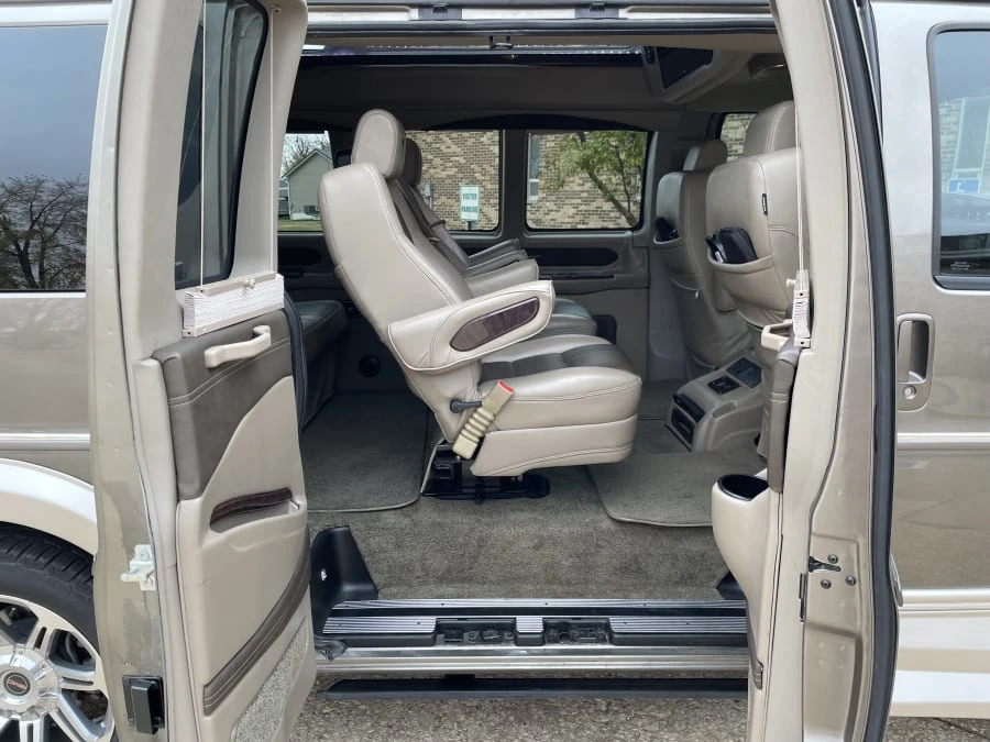 2018 GMC Savana - Image 30 of 31