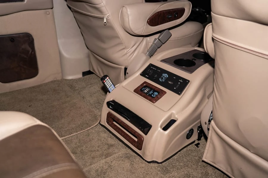 2018 GMC Savana - Image 19 of 29