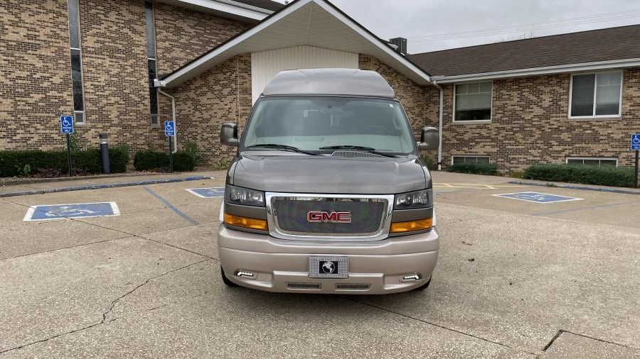 2018 GMC Savana - Image 4 of 31
