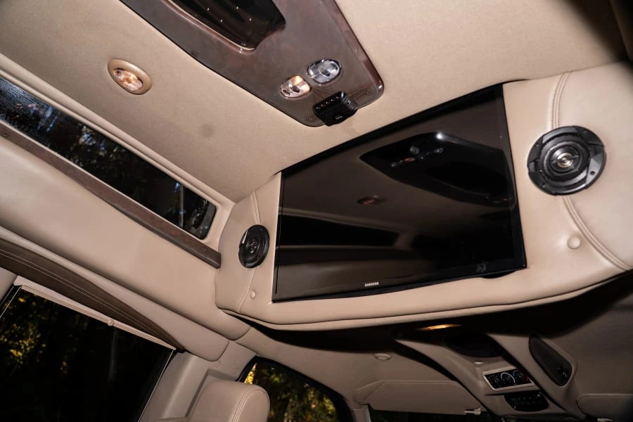 2018 GMC Savana - Image 15 of 29