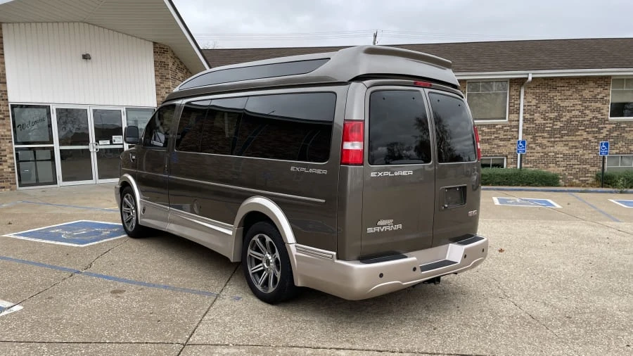 2018 GMC Savana - Image 13 of 31