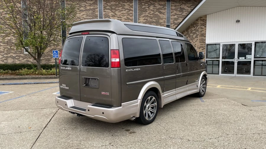 2018 GMC Savana - Image 14 of 31