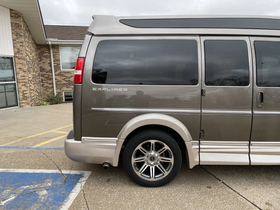 2018 GMC Savana - Image 23 of 31