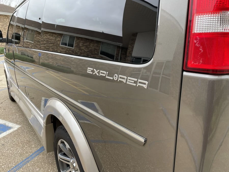 2018 GMC Savana - Image 20 of 31
