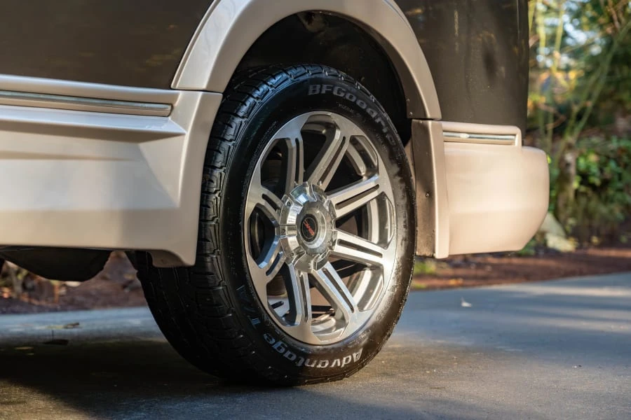 2018 GMC Savana - Image 8 of 29