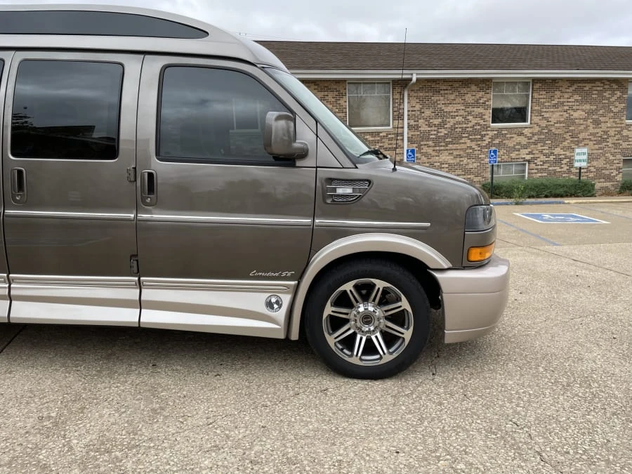 2018 GMC Savana - Image 21 of 31