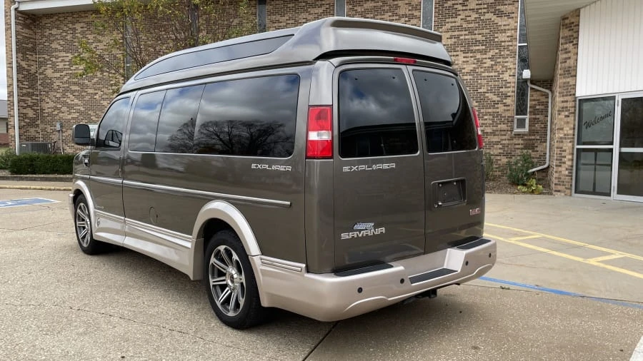 2018 GMC Savana - Image 9 of 31