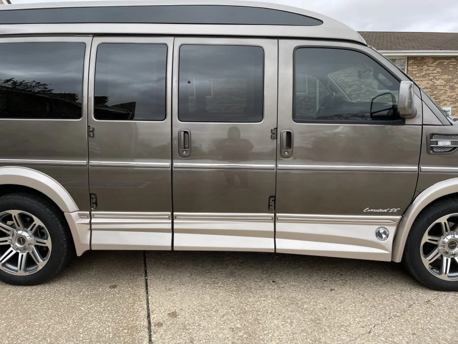 2018 GMC Savana - Image 17 of 31