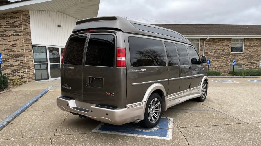 2018 GMC Savana - Image 3 of 31