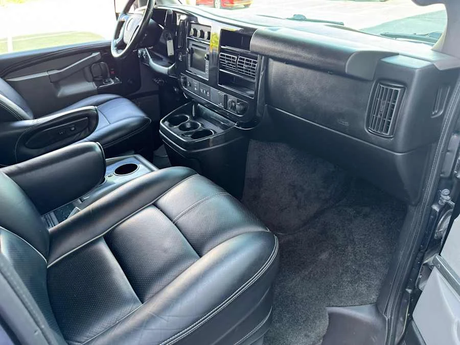 2018 GMC Savana - Image 7 of 15