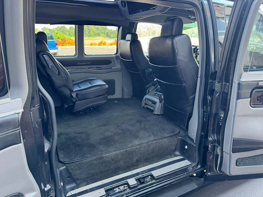 2018 GMC Savana - Image 13 of 15