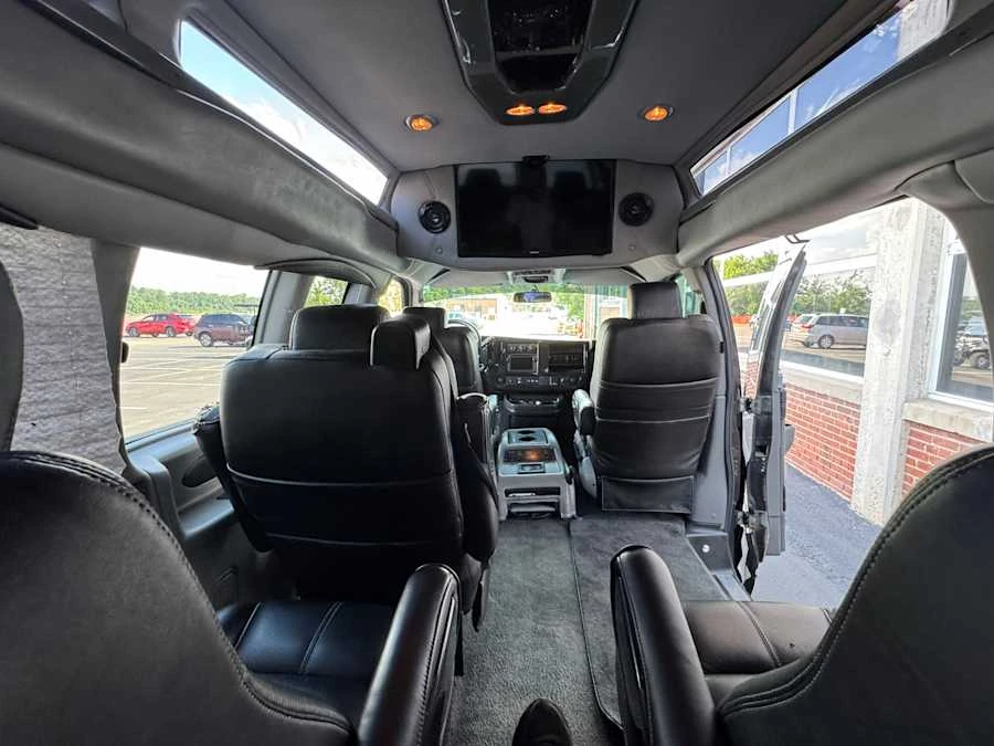 2018 GMC Savana - Image 10 of 15